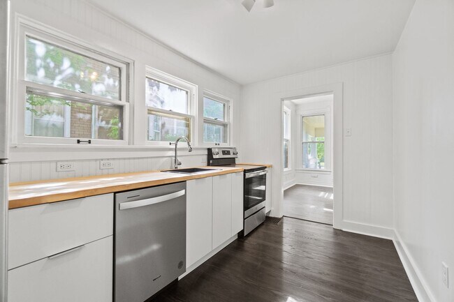 Building Photo - 914/916 Lake Ave