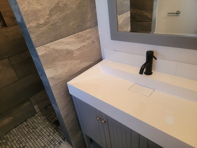 Building Photo - 7401 Valaria Dr