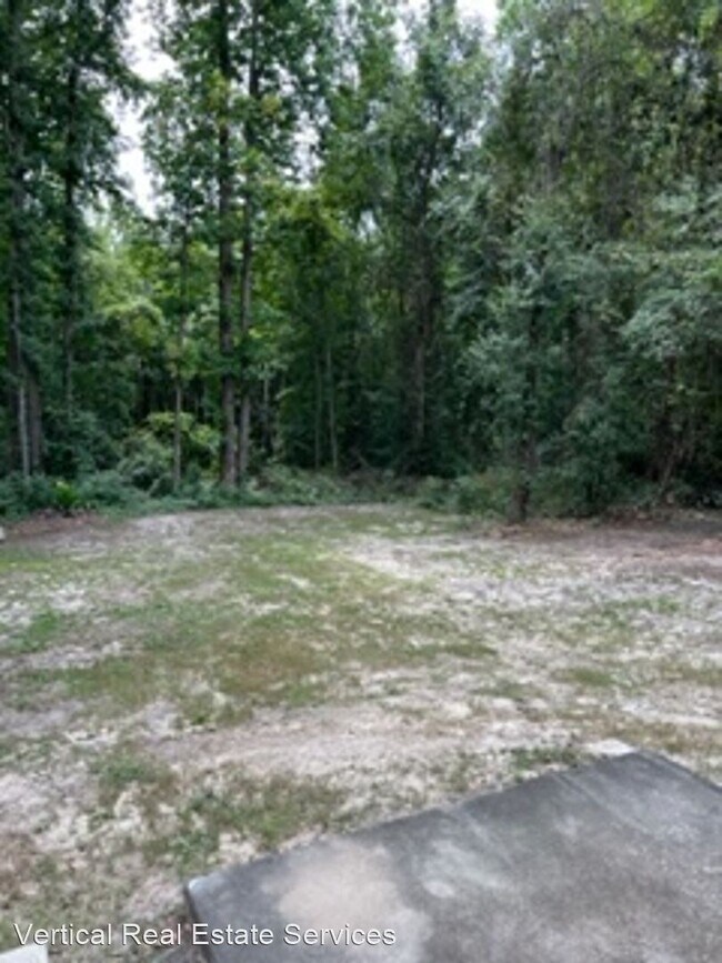 Building Photo - 2 br, 1 bath House - 122-1 Medford Drive