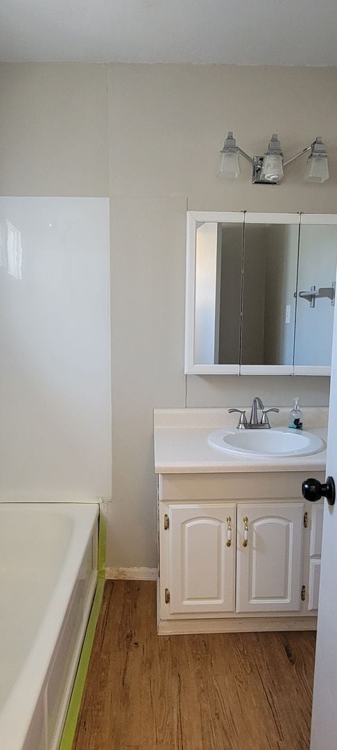 Building Photo - 2 Bedroom 1 Bath Home