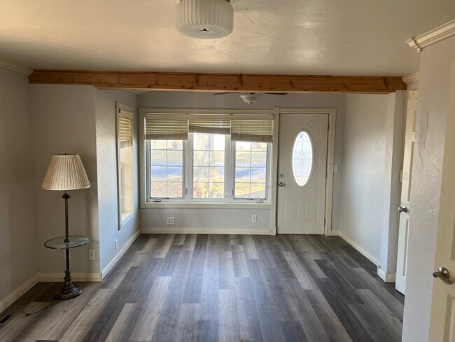 Building Photo - 1005 E Main St