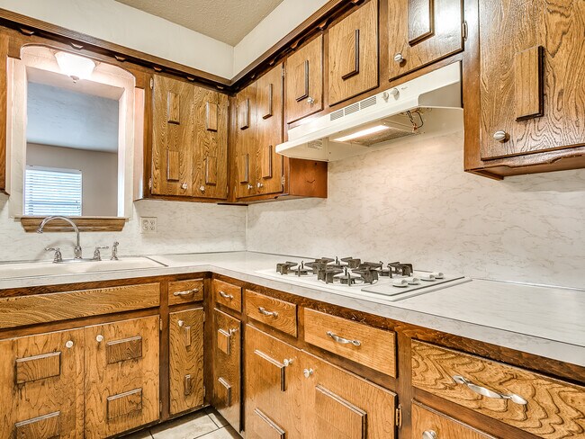 Building Photo - 1320 Frederick Dr