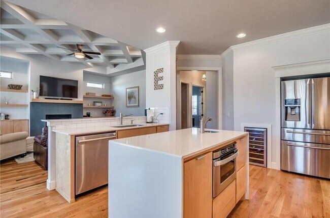 Building Photo - Amazing- Transitional Style Home with Custom Finishes w/ Community Pool- Gated- Edmond Schools