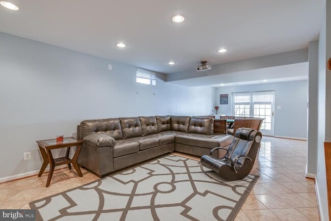 Building Photo - 10857 Hunter Gate Way