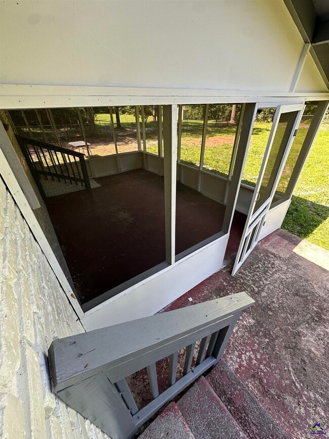 Building Photo - 1021 Greenwood Dr