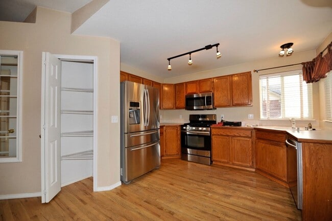 Building Photo - CDA Place Neighborhood- 4 bed with basement, cul de sac