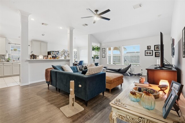 Building Photo - 5755 Lightstone Ln