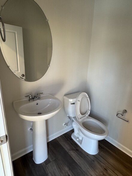 Building Photo - 5862 Ginger Dr