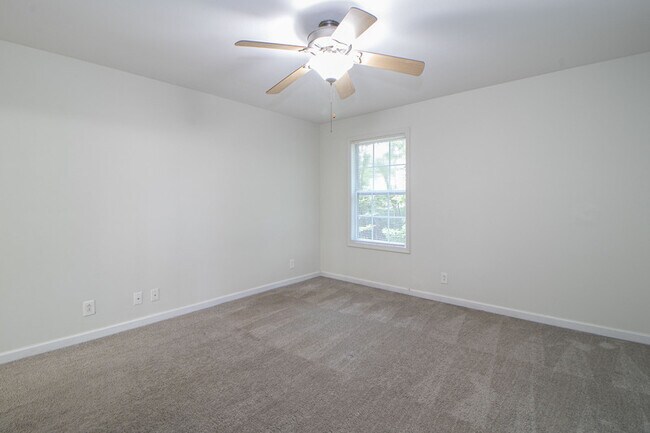 Building Photo - 299 Raleigh Dr