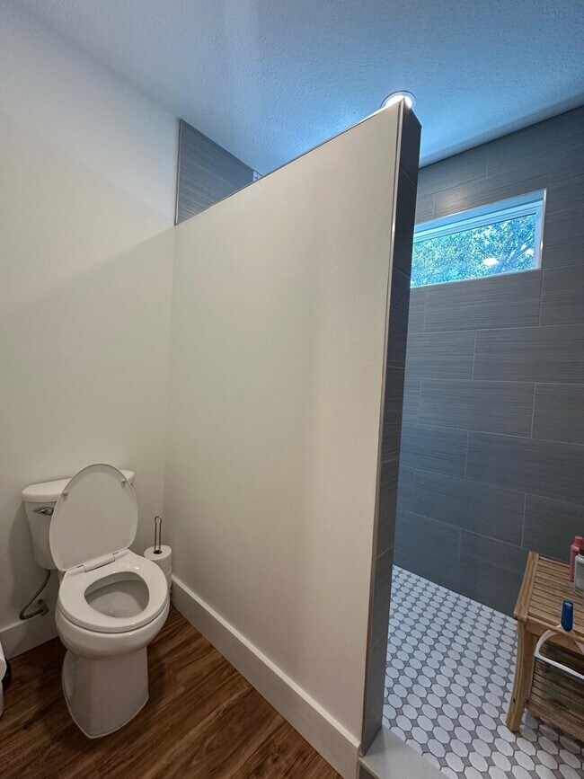 Building Photo - 4819 Whitewood Rd