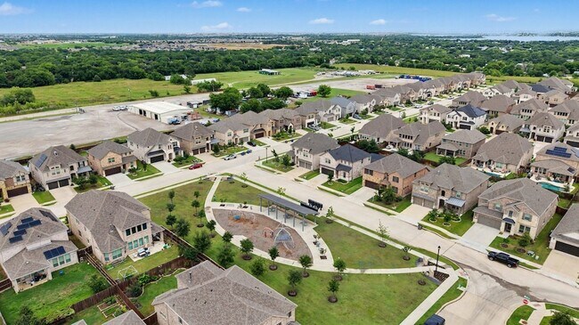 Building Photo - 2317 Willow Garden Dr