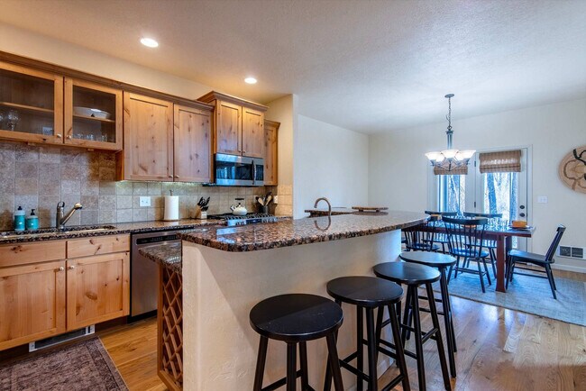 Building Photo - 129 Cobble Creek Ln