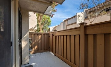 Building Photo - 3549 Castle Glen Dr