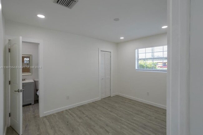 Building Photo - Hope Street, Hollywood, FL 33024 - 4 BR 2 BA Single-Family Home