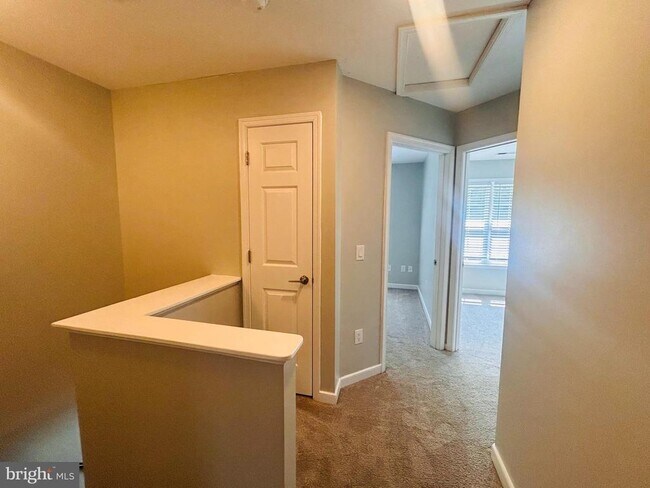 Building Photo - 400 Munsons Hill Ct