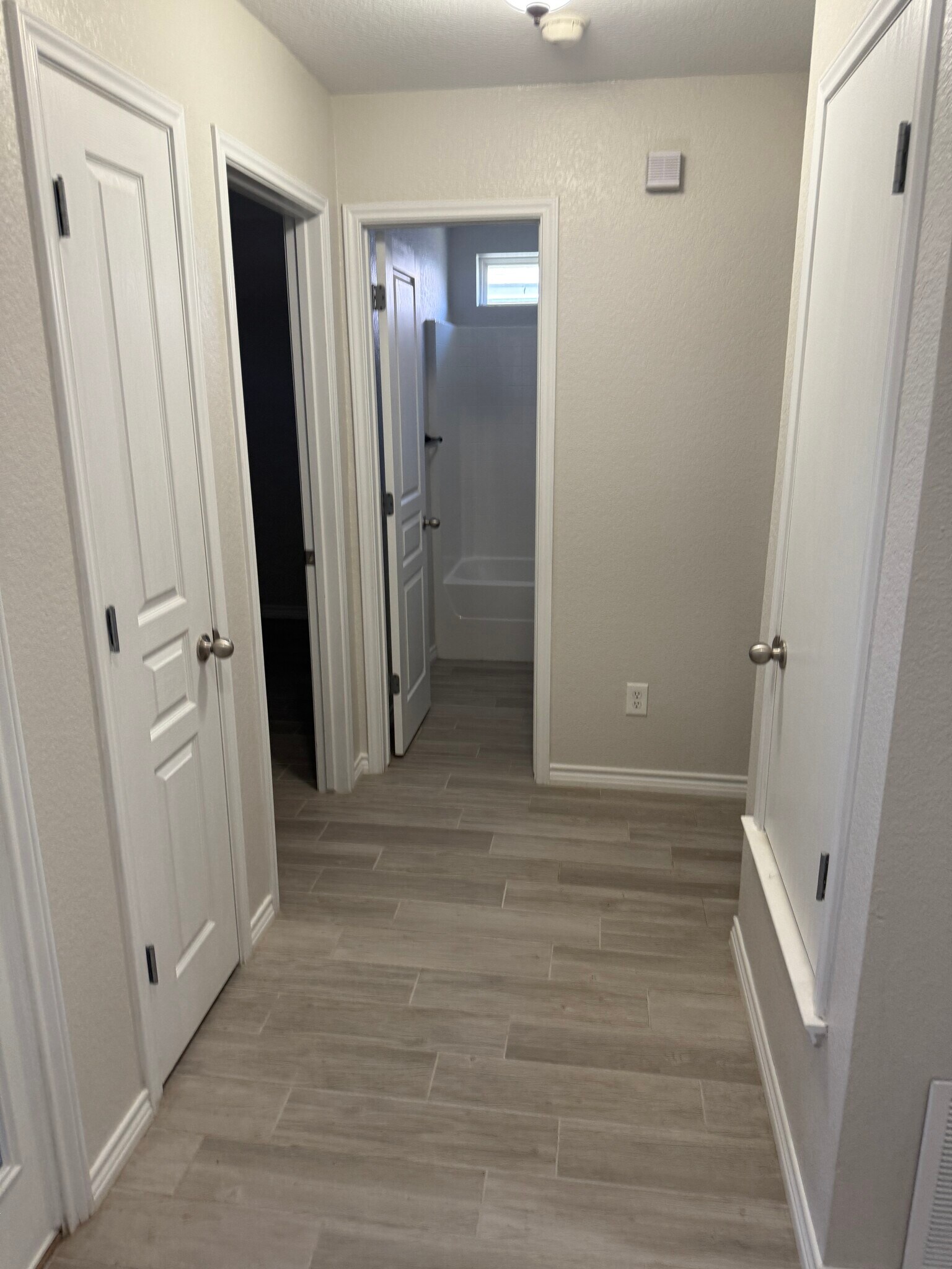 Building Photo - 1123 Neuberry Cliffe