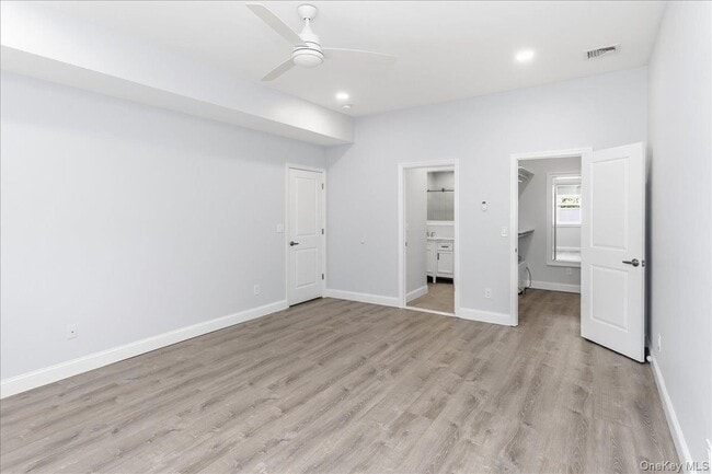Building Photo - 534 Bellmore Rd