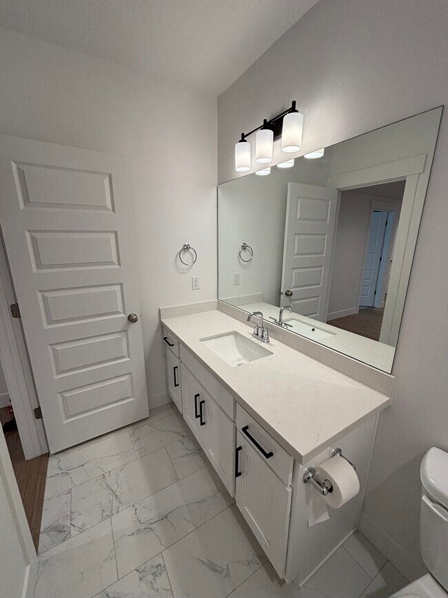 Building Photo - Basement Apartment