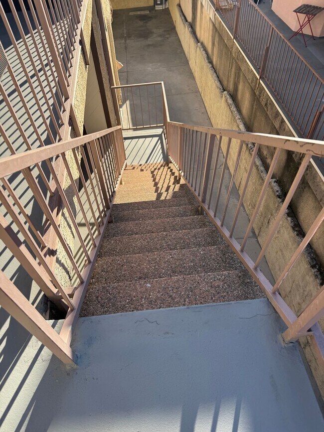 Building Photo - 3228 Honolulu Ave