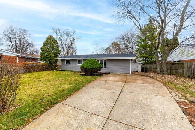Primary Photo - 362 S Murray Hill Rd