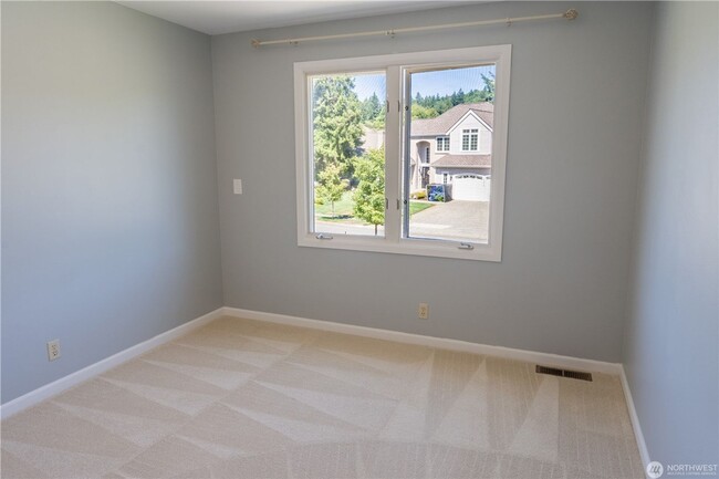 Building Photo - 4B/2.5Ba Bellevue House