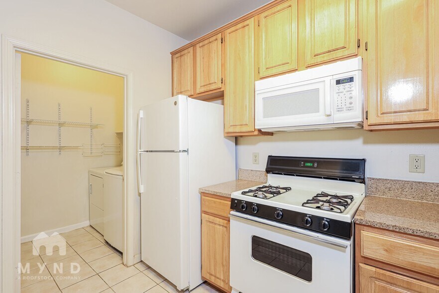 Building Photo - 900 S Meadows Pkwy