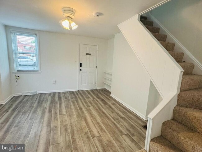 Building Photo - 25 Degrange St