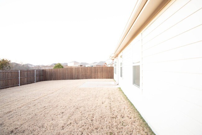 Building Photo - Located in the Trails at Riverstone community, this inviting 5-bedroom, 2-bathroom home offers a ...