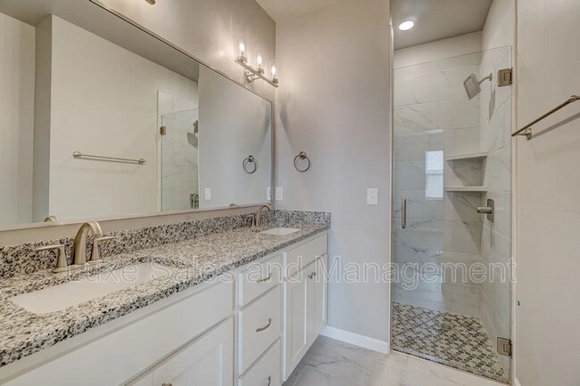 Building Photo - 1138 N Blackwelder Ave