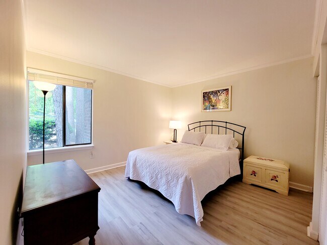 Building Photo - 500 Umstead Dr