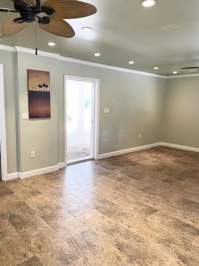 Building Photo - 263 Gardenia St