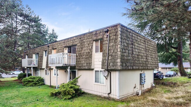 Building Photo - Spacious Apartment in Cozy Tacoma Neighborhood