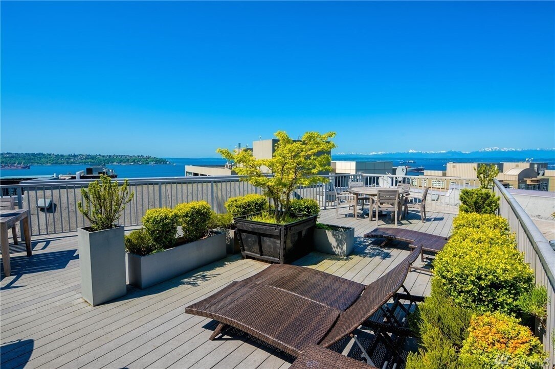 RoofTop View 3 - 81 Clay St