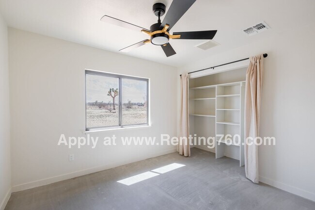 Building Photo - Modern Comfort in Scenic Landers