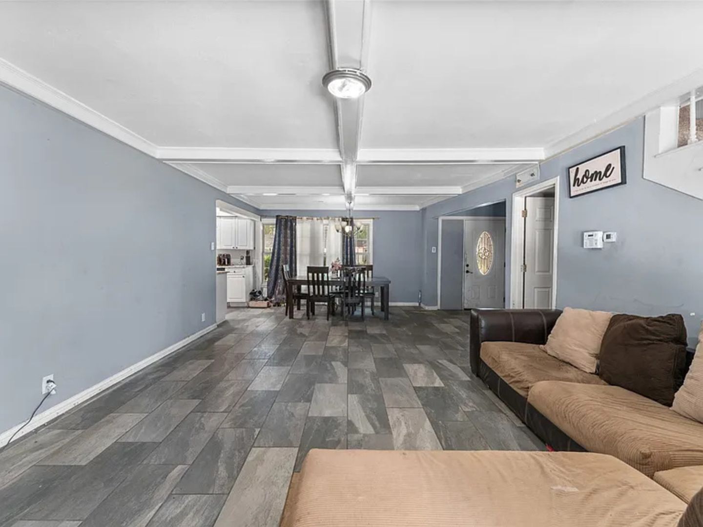 Building Photo - 2405 Summit Dr