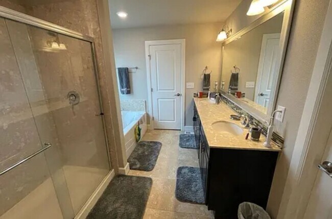 Building Photo - Bothell Home