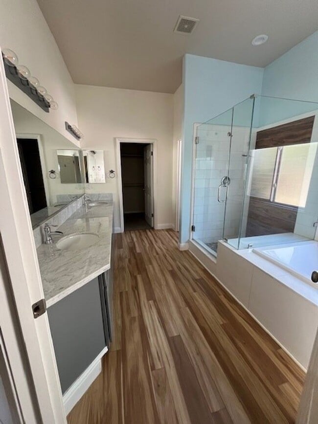 Building Photo - 15321 Lake Berryessa Ct