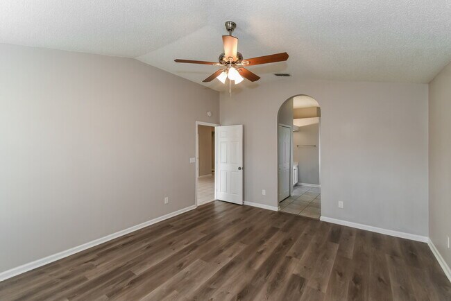 Building Photo - 337 Island View Cir