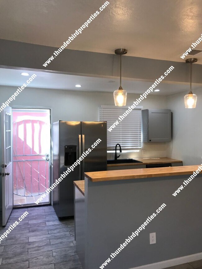 Building Photo - 1225 San Mateo Blvd SE