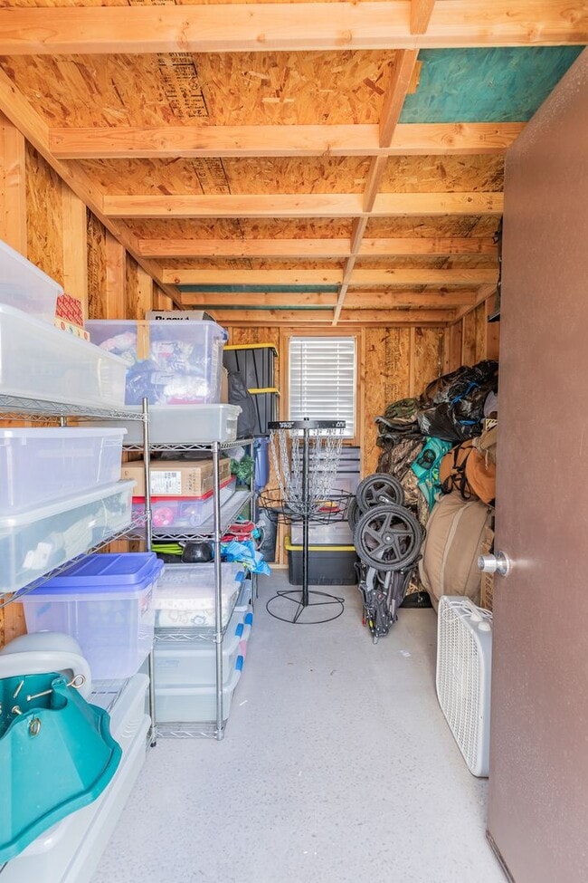 Building Photo - Beautiful 3 Bed 2 Bath Home