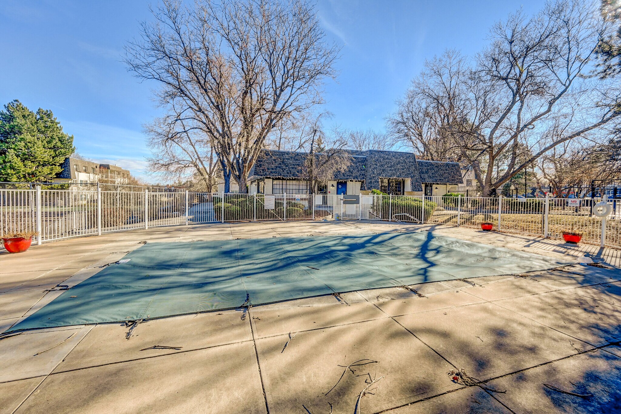 Building Photo - 5770 E Warren Ave