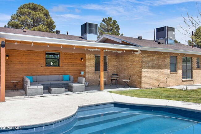 Building Photo - 779 Clay Ct