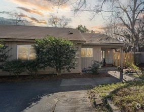 Building Photo - 5 Bent Oaks Ct