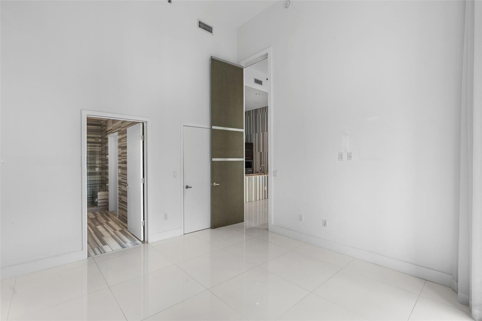Building Photo - 475 Brickell Ave
