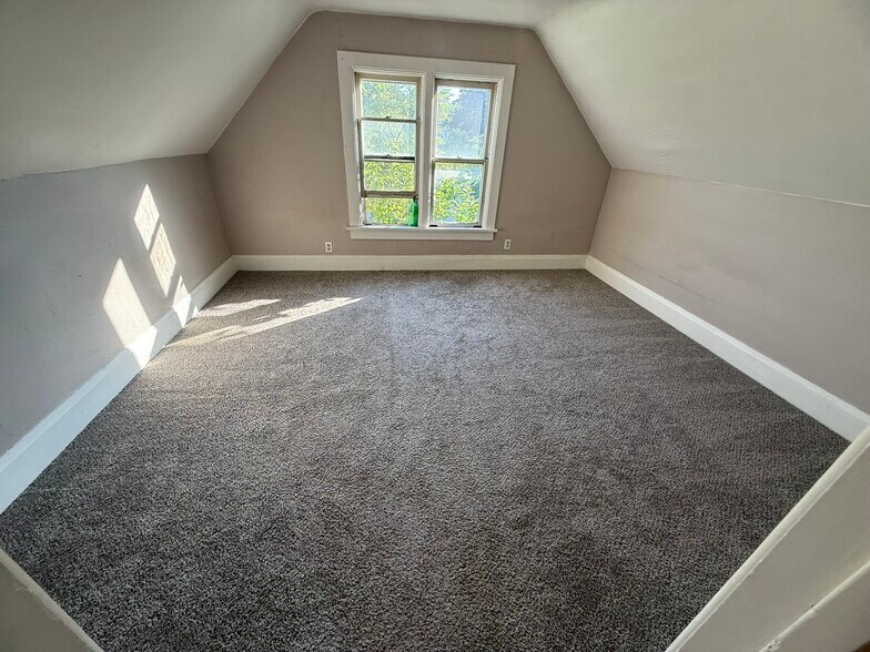 Building Photo - 514 Mather St