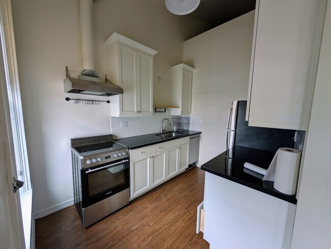 Building Photo - 205 SE Grand Ave