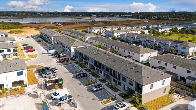 Building Photo - 417 NW 13th Ct