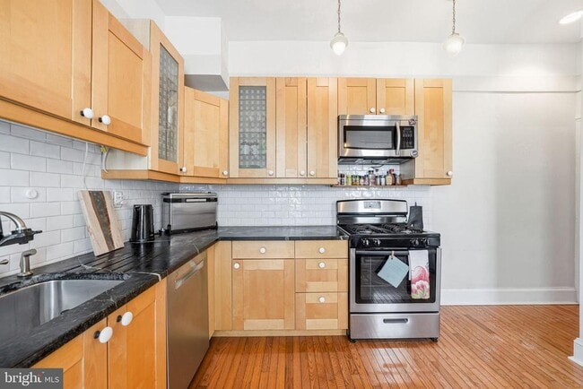 Building Photo - 346 E Union St