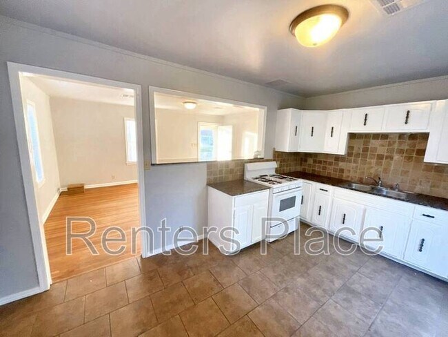 Building Photo - 1208 S Erie Ave