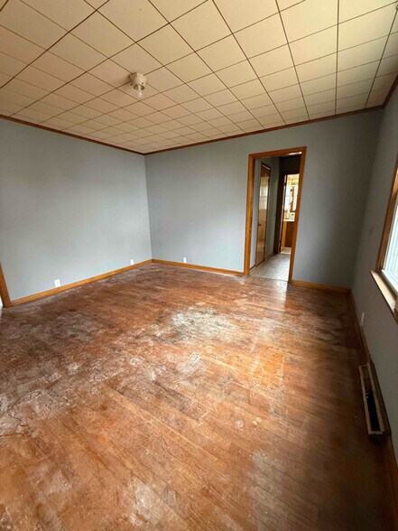 Building Photo - 104 N Vine St